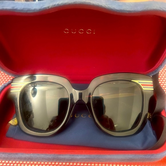 Gucci Accessories - Gorgeous Gucci sunglasses 😎 in EUC full inclusion made in Italy